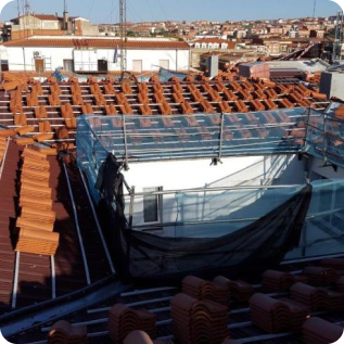 Onduline Bajo Teja en Segovia 3 Obra de reparación e instalación de tejados con tejas cerámicas en Segovia