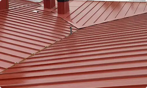Tejados y Cubiertas en Segovia 3 Tejado de chapa metálica roja con uniones selladas y chimeneas en Segovia