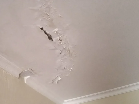 Problemas de humedades en segovia 3 Daños por humedad en techo interior de vivienda en Segovia